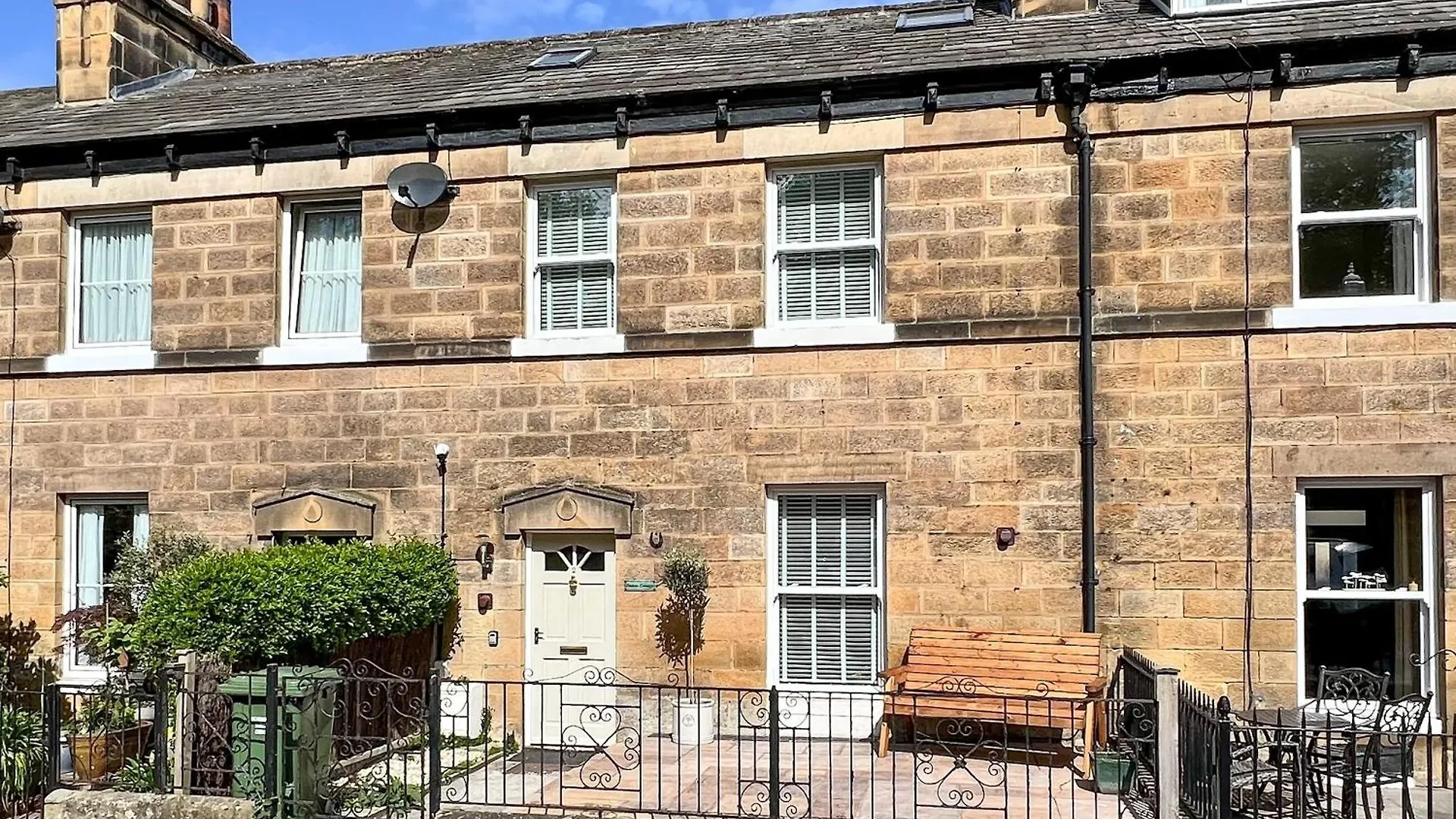 Darton Cottage Whitby 0*,